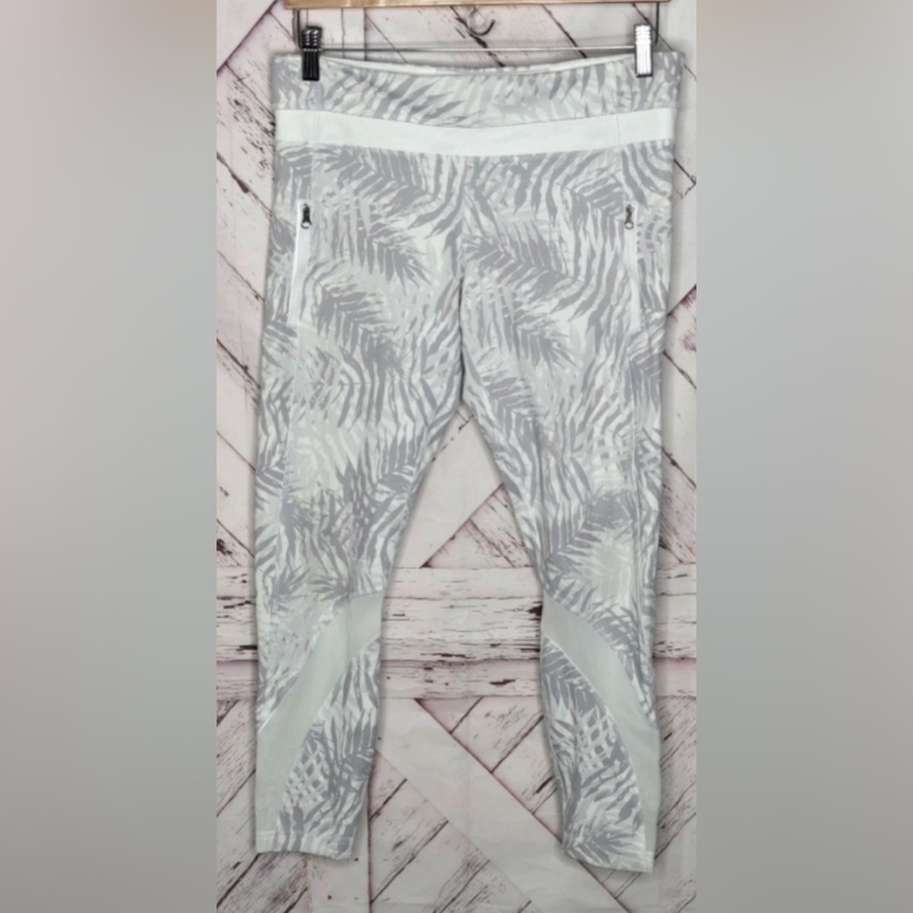Lululemon Cropped Legging size 6